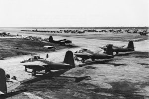 Американские самолеты Douglas A-20 Havoc, предоставлявшиеся по программе ленд-лиза, ждут передачи союзникам на аэродроме Абадана. 1942
