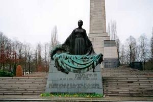 Статуя «Родина-мать» в Панкове