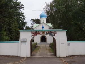 Церковь Успения Пресвятой Богородицы в Сент-Женевьев-де-Буа, построенная по проекту архитектора Альберта Бенуа в 1939 году